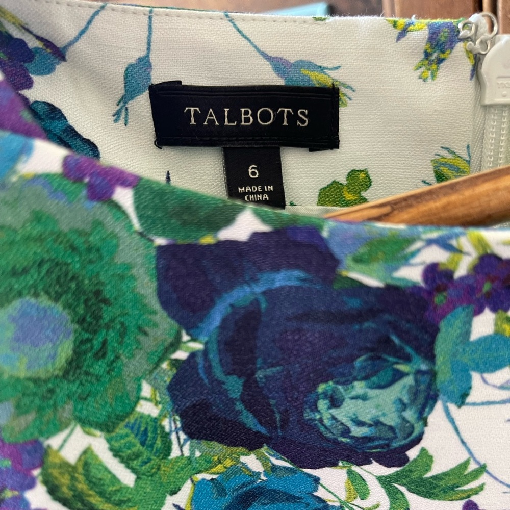 Talbots Stunning Floral Dress, Size 6  
Crafted crisp cotton & linen. Lined Poly